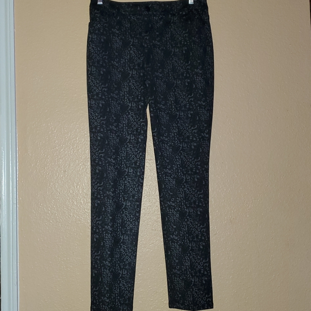 Chico's Easywear Size 2R Black Slinky Pull Up Pants Elastic Waist leopard Print